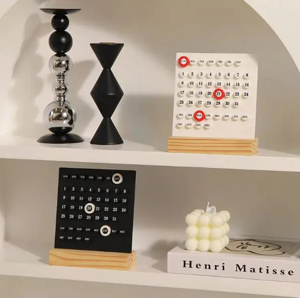 Wooden Ring Desk Calendar